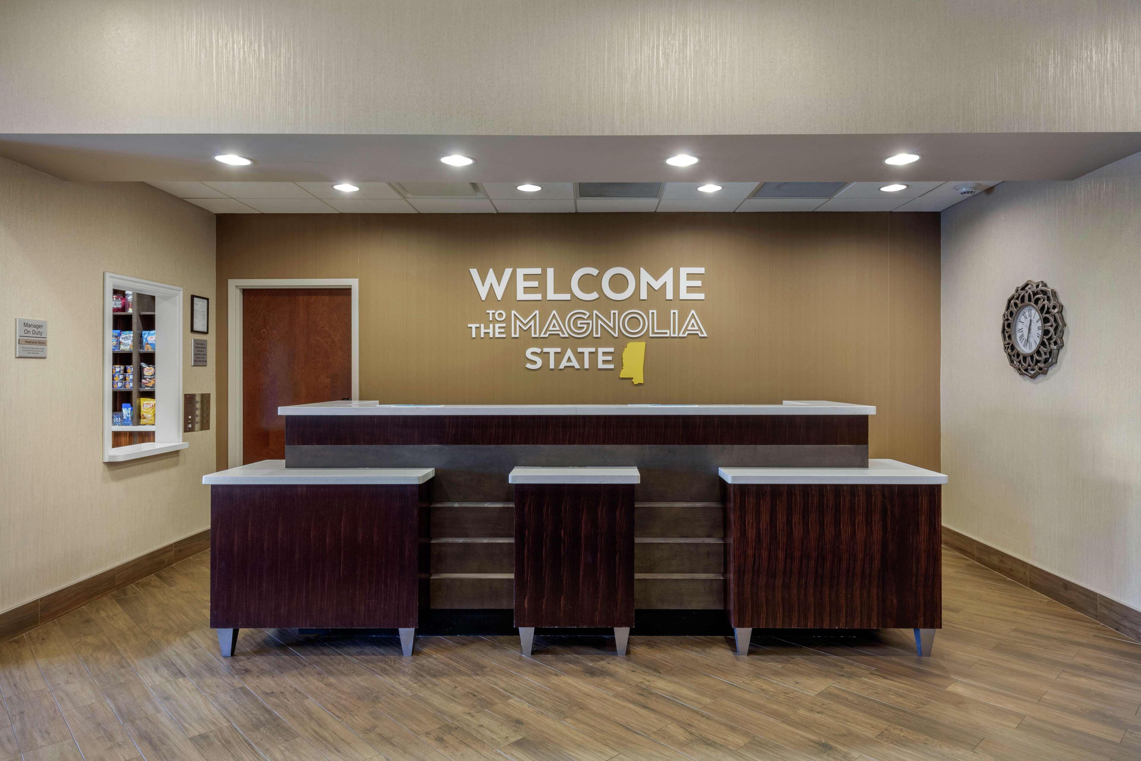 Hampton Inn And Suites Columbus, Ms Экстерьер фото