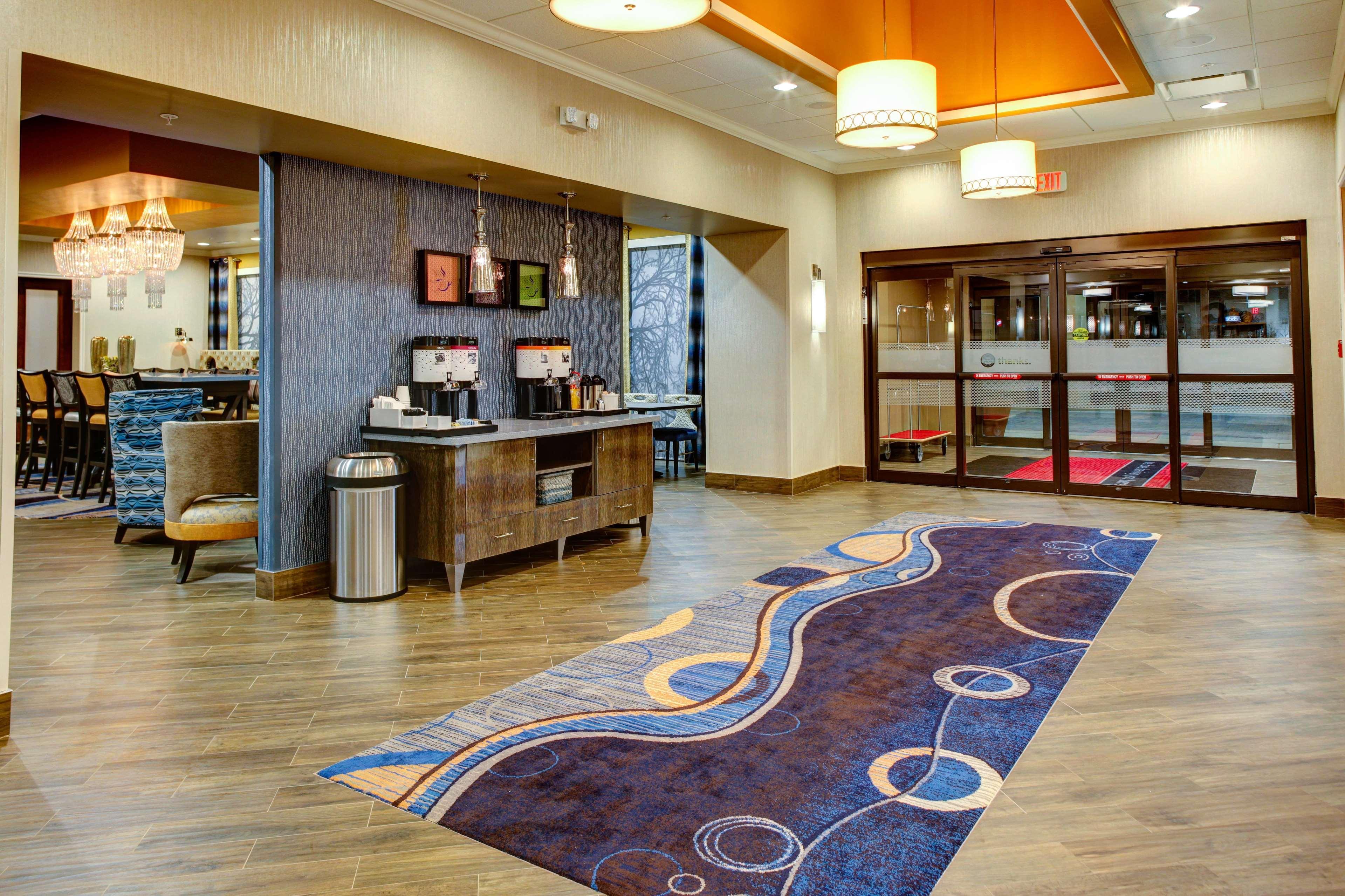 Hampton Inn And Suites Columbus, Ms Экстерьер фото