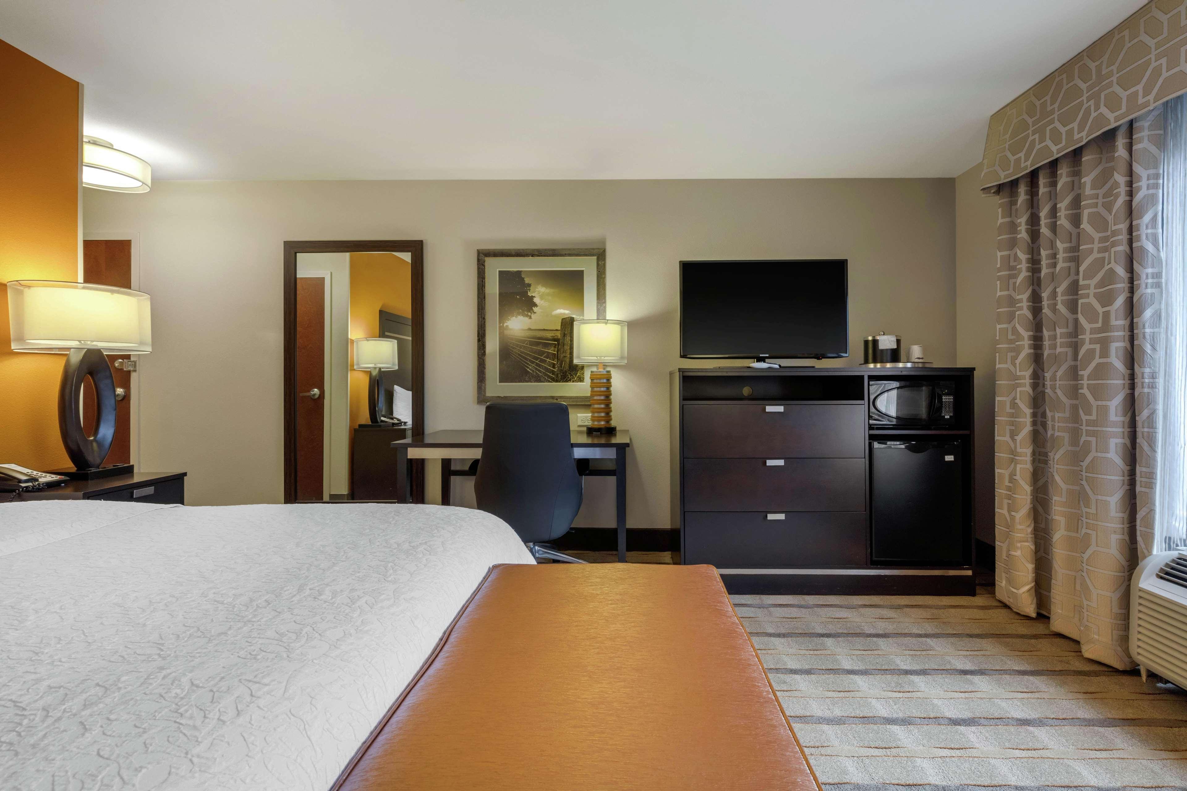 Hampton Inn And Suites Columbus, Ms Экстерьер фото