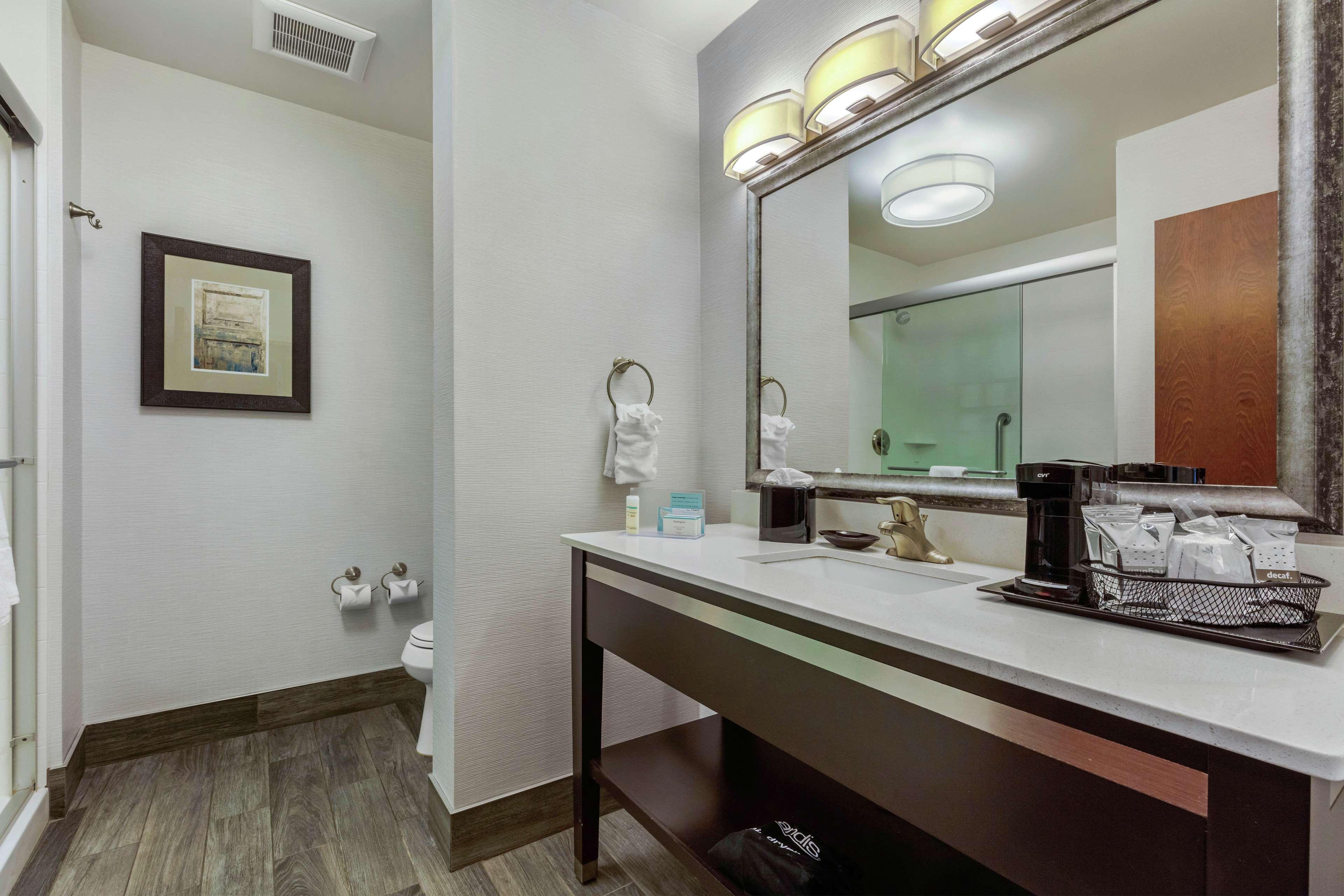 Hampton Inn And Suites Columbus, Ms Экстерьер фото