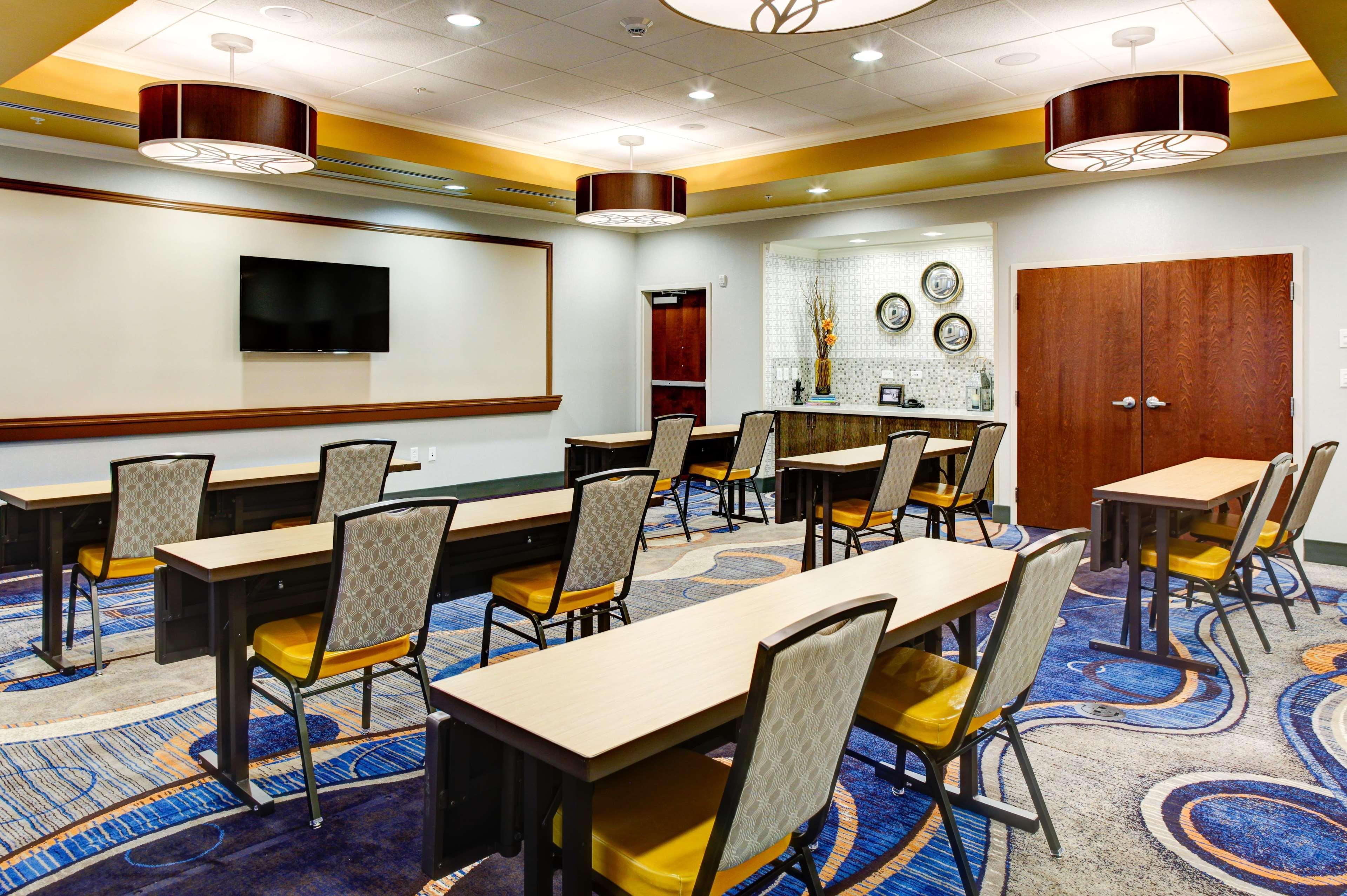 Hampton Inn And Suites Columbus, Ms Экстерьер фото