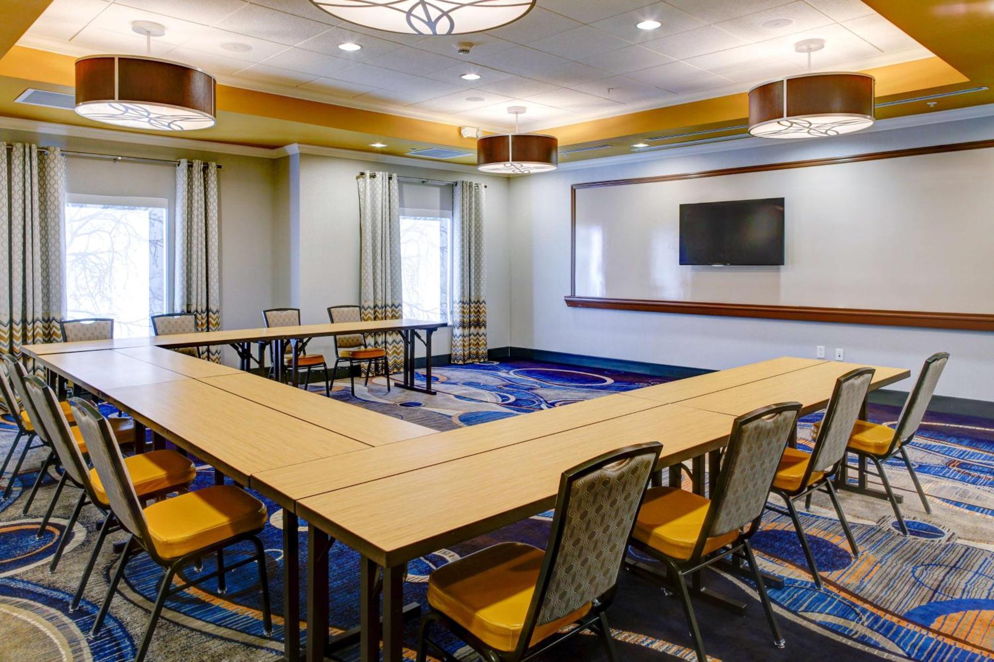Hampton Inn And Suites Columbus, Ms Экстерьер фото