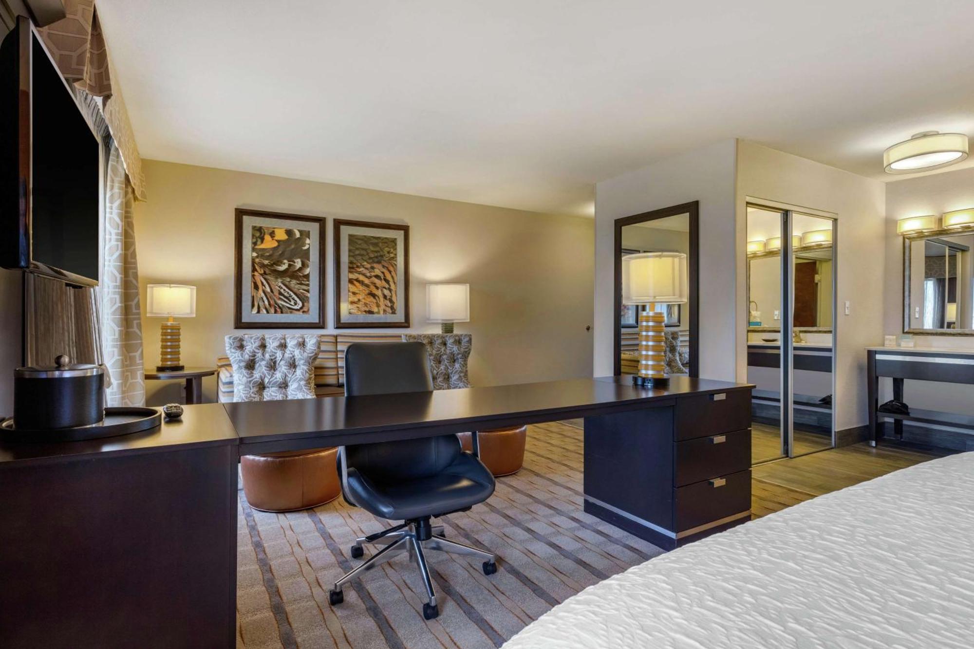 Hampton Inn And Suites Columbus, Ms Экстерьер фото
