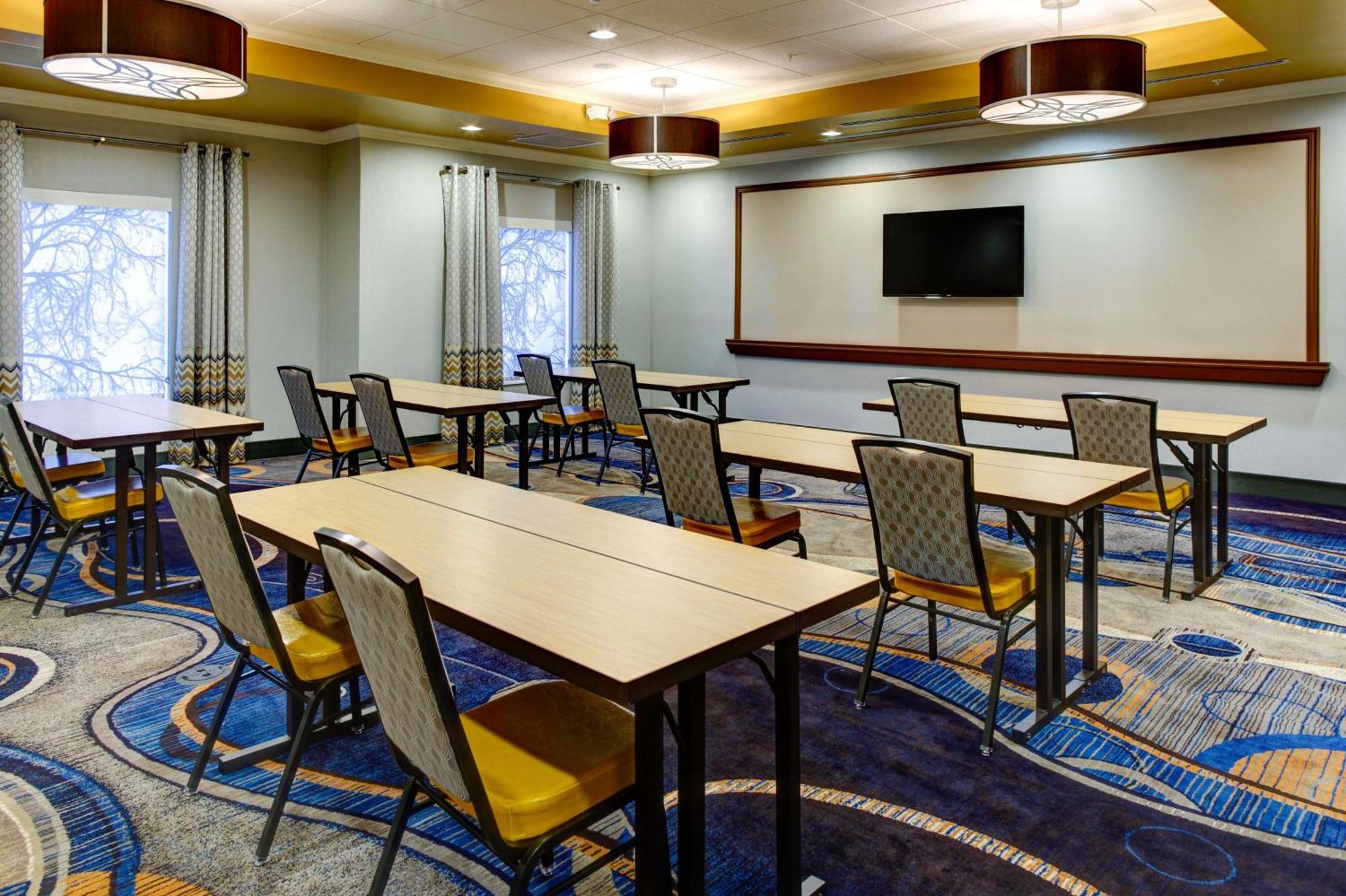 Hampton Inn And Suites Columbus, Ms Экстерьер фото