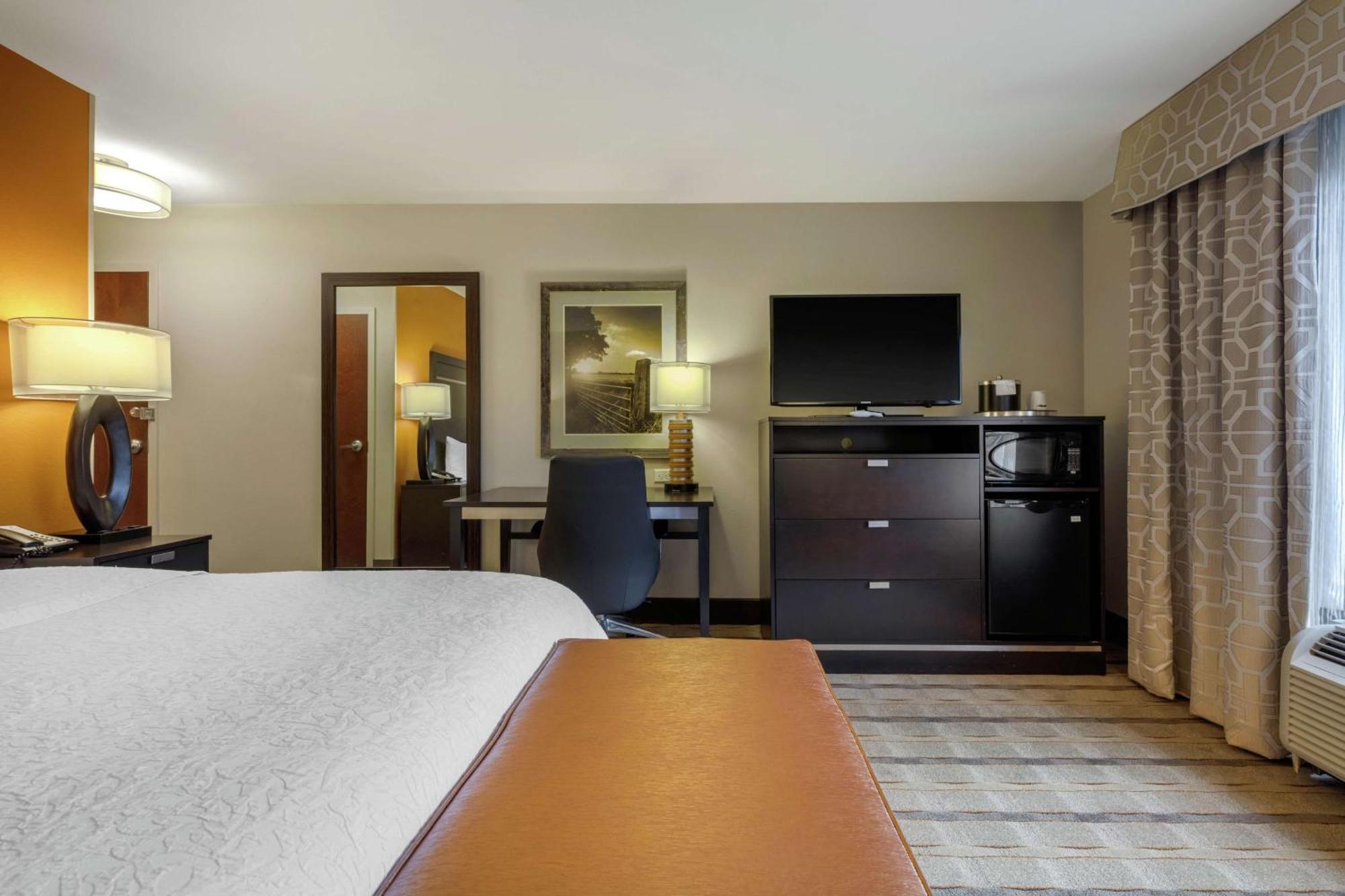 Hampton Inn And Suites Columbus, Ms Экстерьер фото